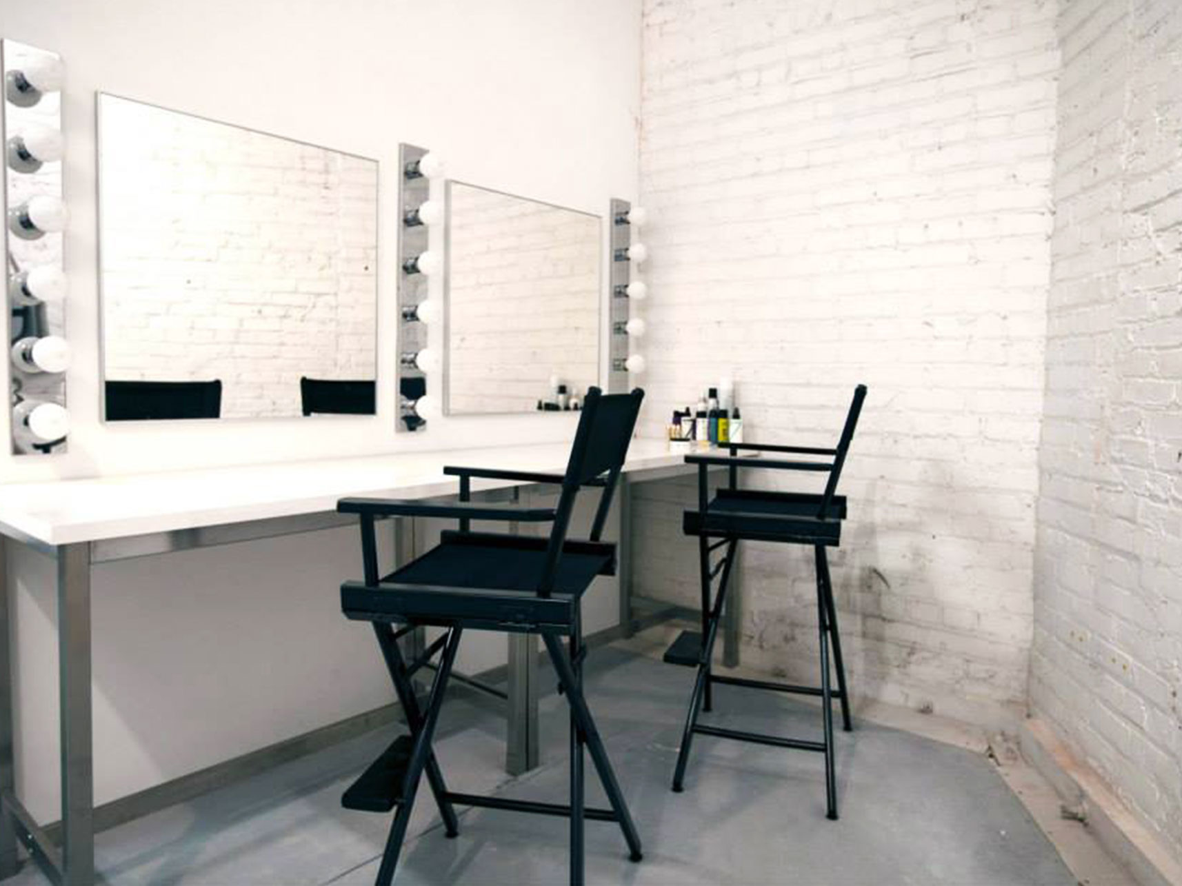 S1820 Photo Studio - Makeup stations